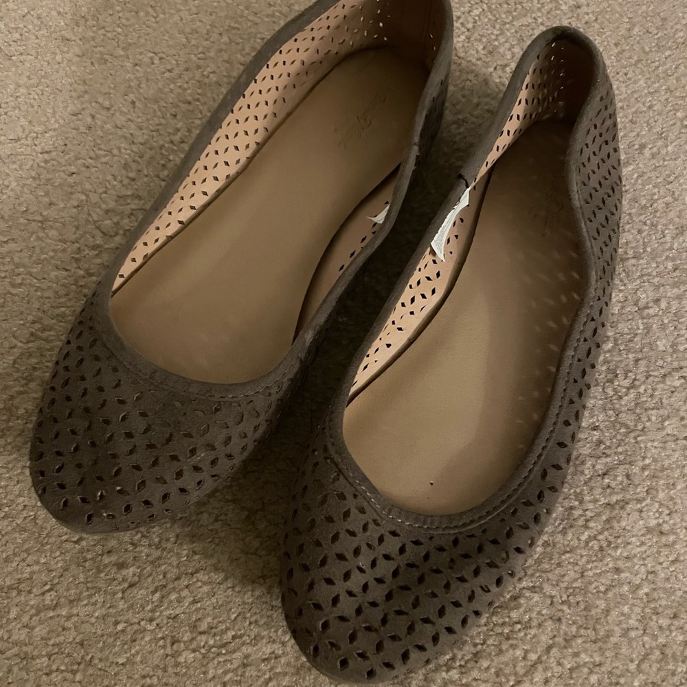 Universal Threads Slip-On Flats
